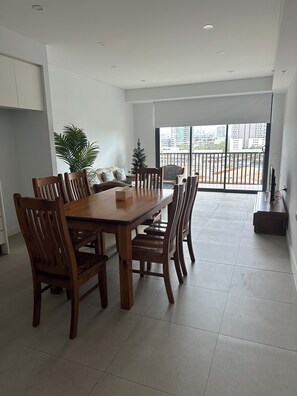 Interior - Cosy 3-Bed Room 2 bathroom 5 minutes to Swimming and Gym at Rosebery Apartment (Rosebery)