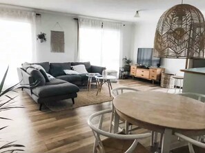 Smart TV, videojuegos, reproductor de DVD, libros