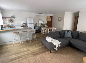 Smart-TV, videospill, DVD-spiller og bøker