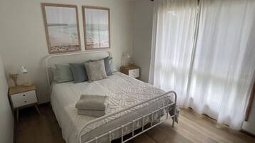 2 bedrooms, iron/ironing board, travel cot, WiFi