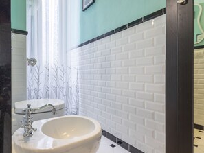 Free toiletries, towels
