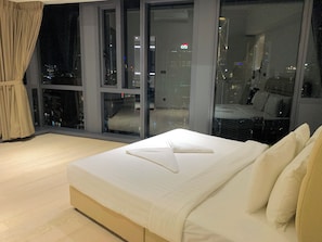 Premium Suite, 2 Bedrooms, City View | Premium bedding, pillowtop beds, in-room safe, individually decorated - Star Sky Park KLCC (Kuala Lumpur)