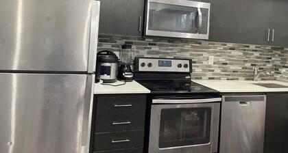 Peaceful- One Bed Separate Unit (Lakeshore Etobicoke)