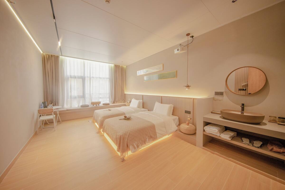 Comfort Twin Room, City View