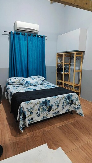 1 bedroom, iron/ironing board, WiFi, bed sheets - Guest house in Florianópolis (Florianópolis)
