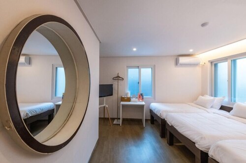 Crashin Yongsan Guesthouse