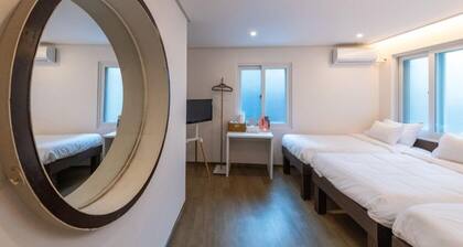 Crashin Yongsan Guesthouse