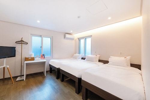 Crashin Yongsan Guesthouse