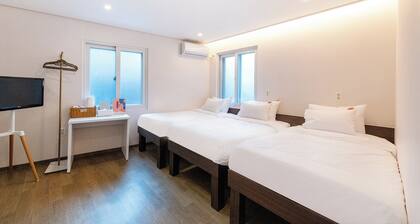 Crashin Yongsan Guesthouse