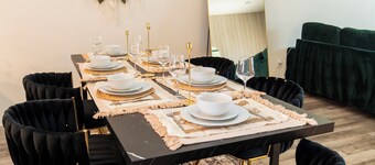 Entire 5B family house with game area & workspace, central to popular locations!