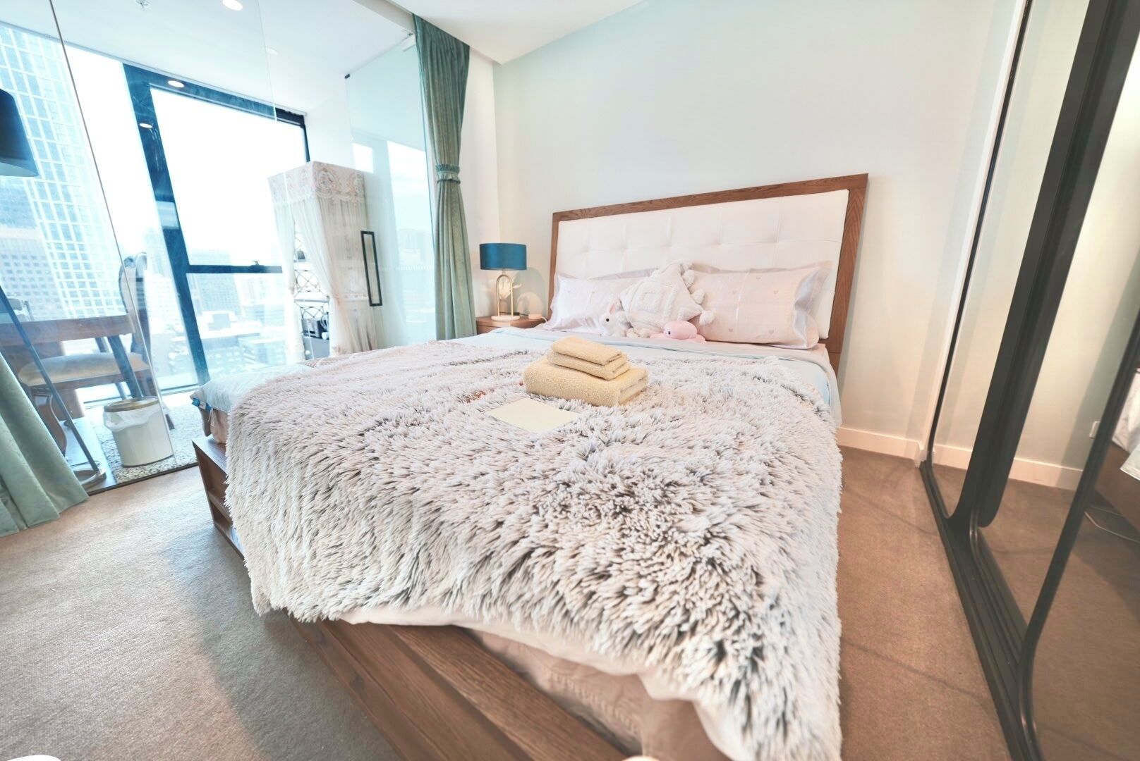 WiFi, bed sheets