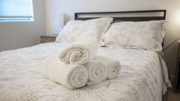 3 Schlafzimmer, Schreibtisch, Bügeleisen/Bügelbrett, WLAN