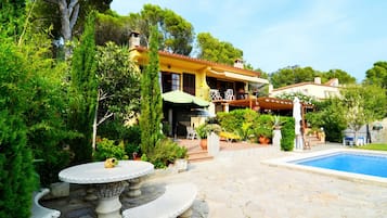 Apartment | Pool | Outdoor pool