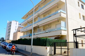 Apartment | Exterior - Apartment in Estartit Near Sandy Beach (Torroella de Montgrí)