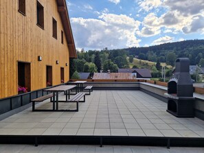 Villa | Restaurante al aire libre