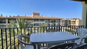 Apartment | Outdoor dining - Apartment in Estartit Near Sandy Beach (Torroella de Montgrí)