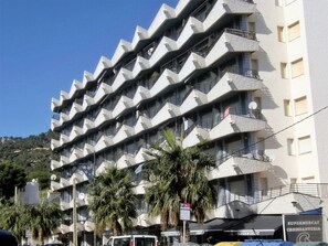 Exterior - Apartment in Spain by the Beach & Pool (Torroella de Montgrí)