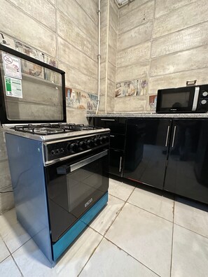 Mikrobølgeovn, ovn og kokeplater