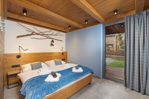 Villa | 5 bedrooms, individually furnished