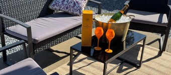 Newly Renovated 2br Retreat I HOT TUB & GAMES