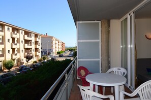 Apartment | Outdoor dining - Apartment in Spain Near Sandy Beach & Pool (Torroella de Montgrí)