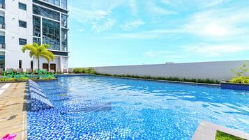 2 piscines extérieures