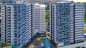 Desk, laptop workspace, free WiFi, bed sheets