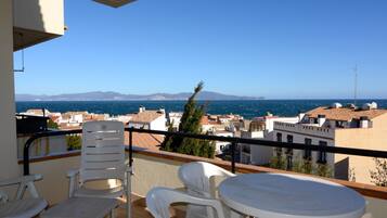 Apartment | Outdoor dining