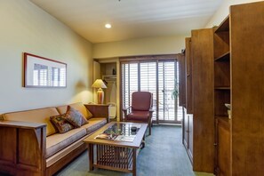 Älytelevisio, takka, videopelejä, tietokoneen näyttö