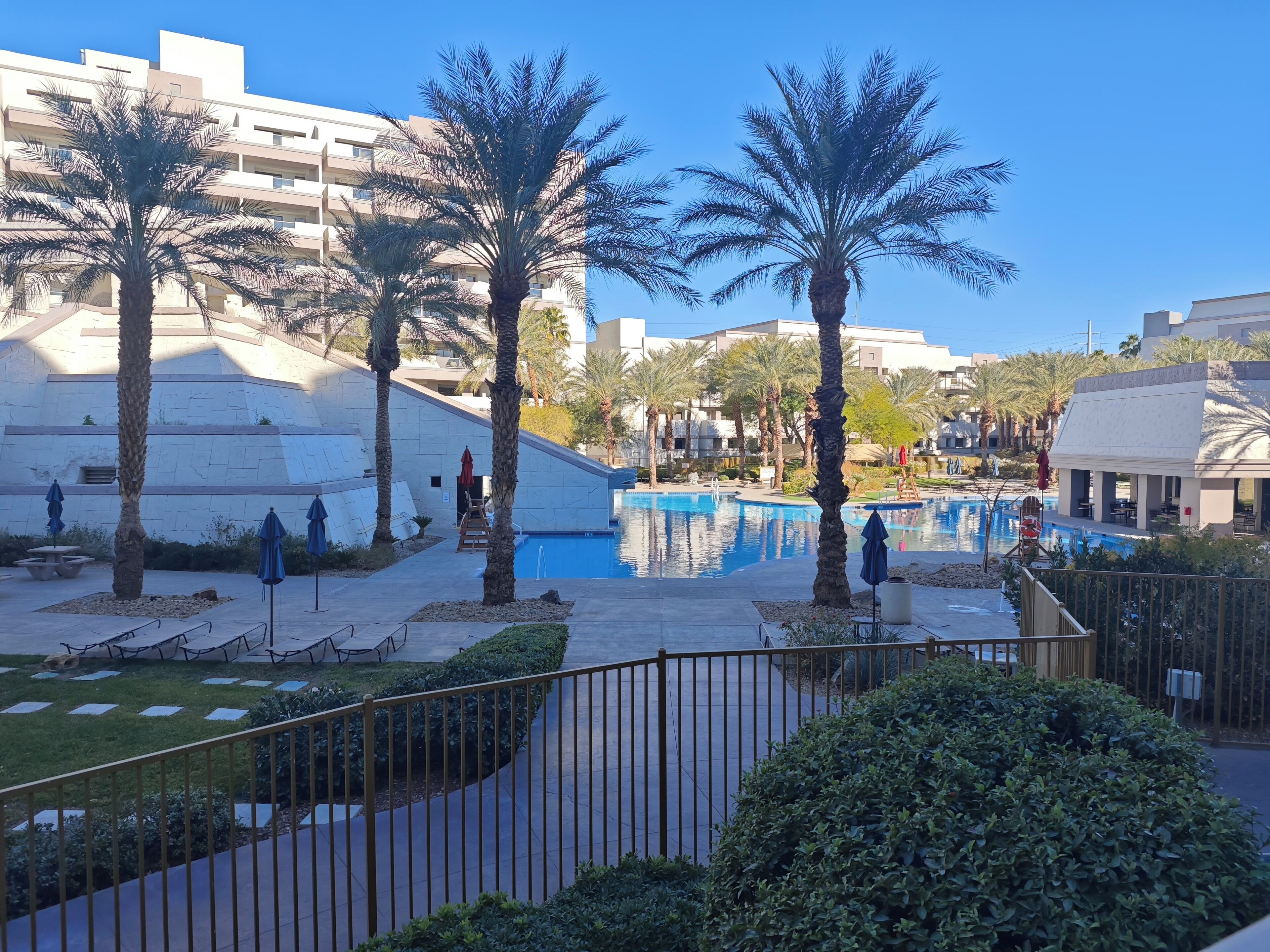 Utomhuspool och uppvärmd pool