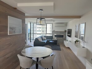 Smart-tv en een tafeltennistafel