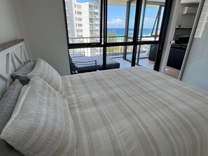 2 bedrooms, desk, iron/ironing board, bed sheets