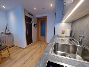 Appart'hôtel Deluxe, 3 chambres, balcon, vue fleuve | Cuisine privée | Chaise haute