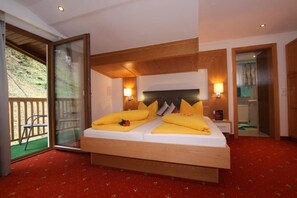 Deluxe Apartment, 3 Bedrooms, Balcony, Mountain View | Premium bedding, in-room safe, individually decorated