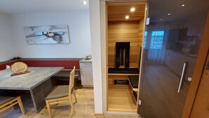 Leilighet – deluxe, 3 soverom, balkong, elveutsikt | Eget kjøkken | Høy barnestol