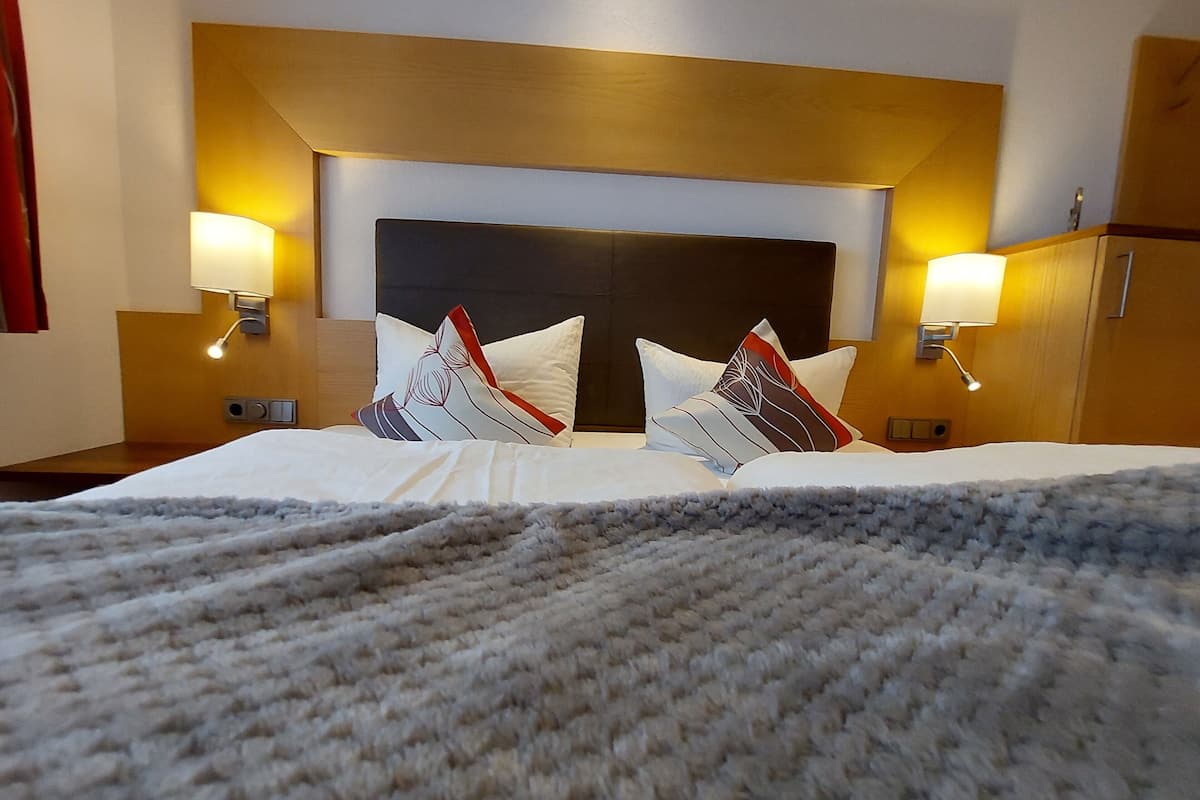 Economy Double Room, 1 Queen Bed, Balcony, River View | Room amenity