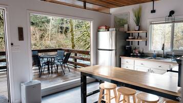 KĂŒhlschrank, Mikrowelle, Ofen, Herdplatte