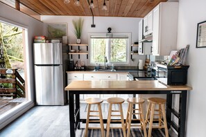 Fridge, microwave, oven, stovetop - Sol Duc Serenity - River Front- Hot Tub - Olympic National Park (Port Angeles)