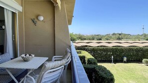 아파트 | 야외 식당