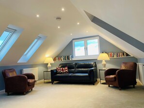Smart TV - Peaceful place in South Cambridge nestled on a small tree farm with lake view (Sawston)