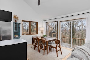 Dining - Dream Retreat with Hot Tub, FirePit, Grill and only 15 min to Downtown Chattanooga (Signal Mountain)
