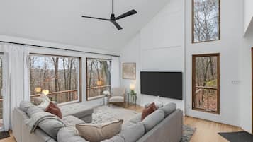 Smart TV, table tennis