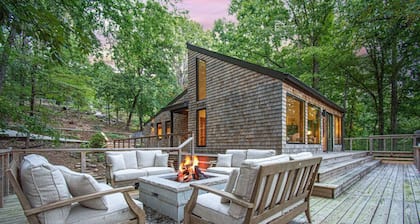 Dream Retreat with Hot Tub, FirePit, Grill and only 15 min to Downtown Chattanooga