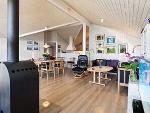 Dining - "Gunwald" - 230m from the sea by Interhome (Humble)