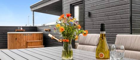 House | Outdoor dining