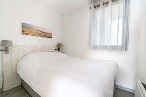 1 chambre, fer et planche à repasser, accès au Wi-Fi (inclus)