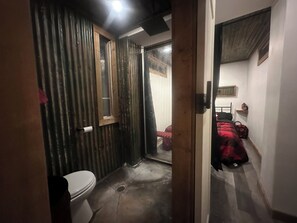 Handtücher, Seife, Toilettenpapier
