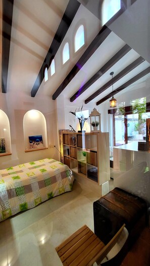 6 bedrooms, iron/ironing board, Internet, bed sheets - Luxurious Villa in Baños y Mendigo, Spain - Perfect for Families and Groups (Baños y Mendigo)