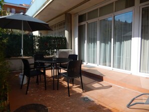Apartment | Outdoor dining - Apartment in Spain Near Sandy Beach & Pool (Torroella de Montgrí)