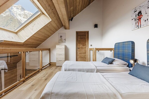 3 Schlafzimmer, Schreibtisch, Bügeleisen/Bügelbrett, Reisekinderbett